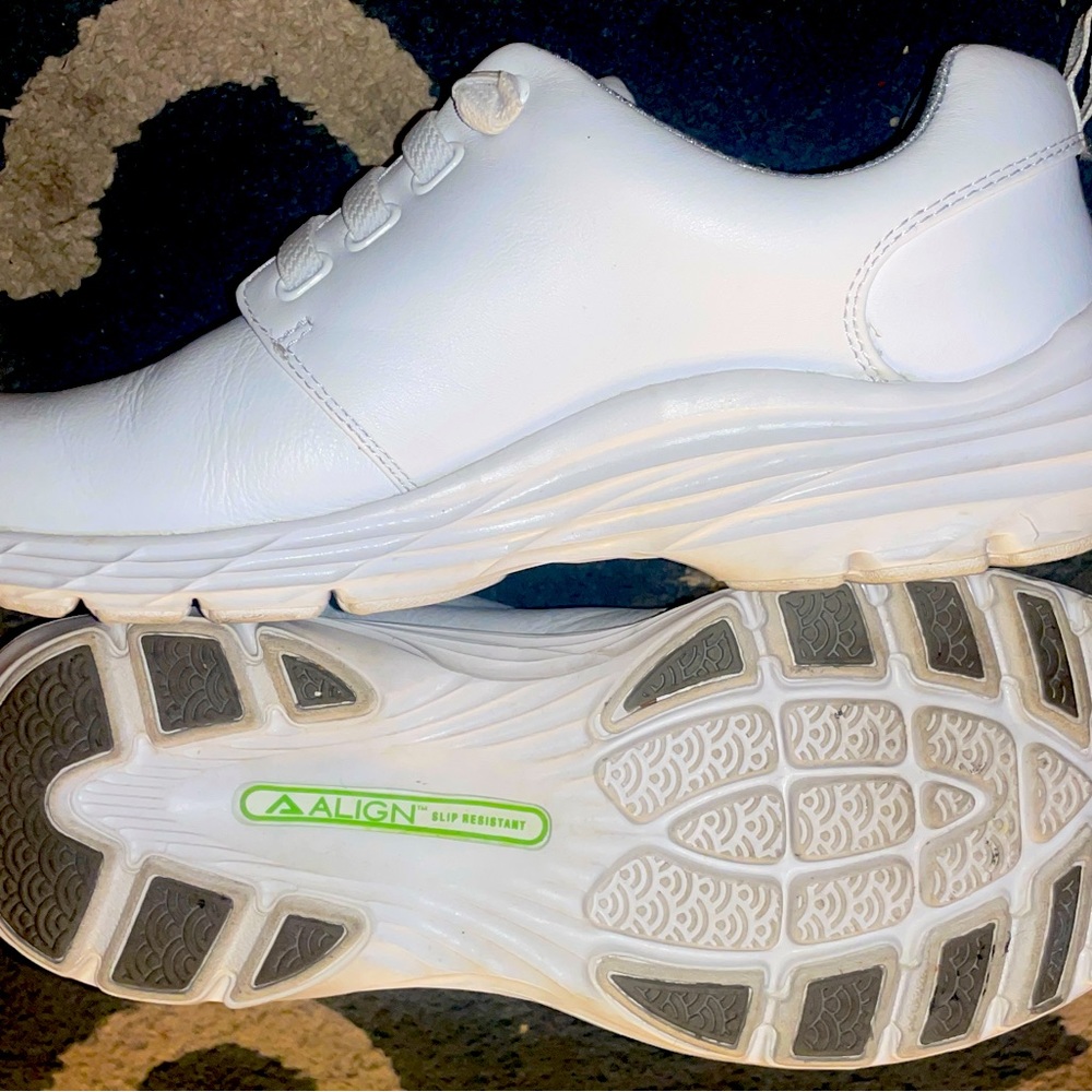 Like new align nurse mates size 7 wore maybe 8 times